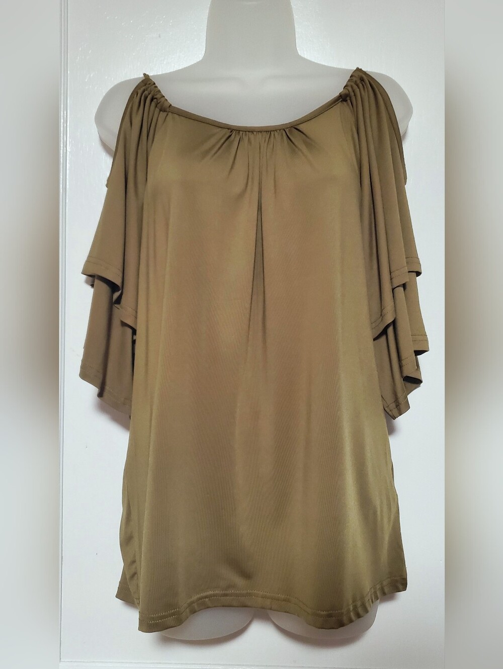 🆕️ Olive Cold Shoulder Ruffle Sleeve Top, Sz M
